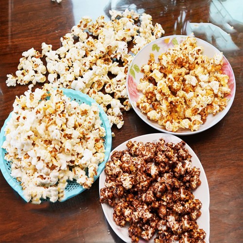 Home Popcorn Machine with Nonstick Plate Hot Oil Electric Popcorn Machine with Quick Heat Tech Large Lid for Serving Bowl Kernel Measuring Cup.